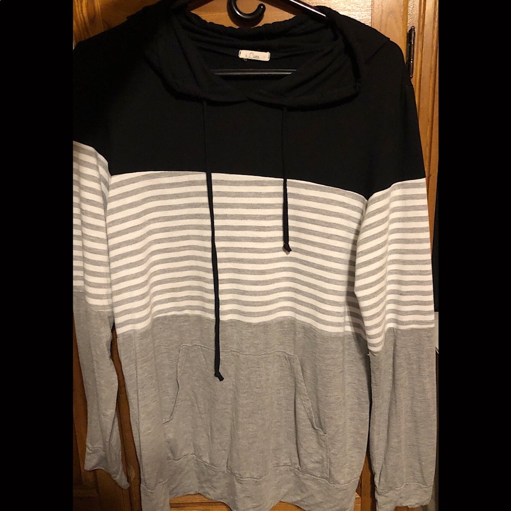 Women’s hooded long sleeve shirt